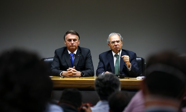 O presidente Jair Bolsonaro e o ministro Paulo Guedes em coletiva de imprensa no Ministério da Economia | Clauber Cleber Caetano/PR