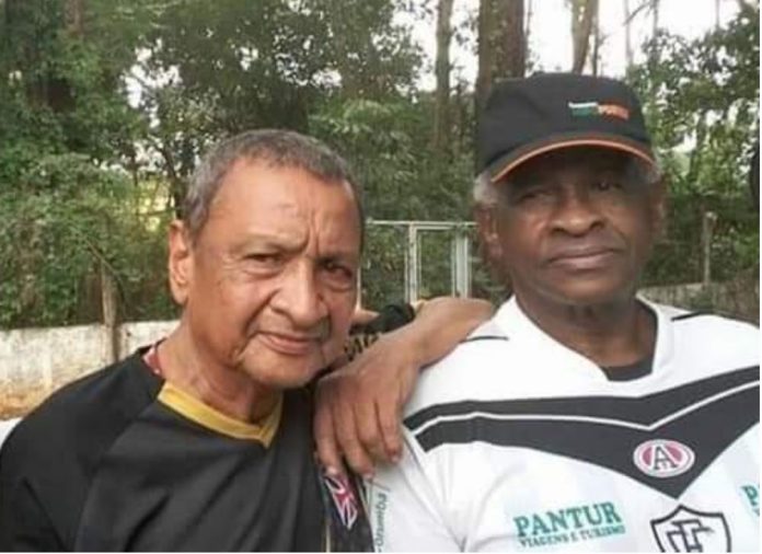 O ex-atacante Ramão (esquerda) com o amigo Durval também ex-jogador (foto-arquivo)