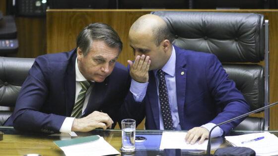 Jair Bolsonaro e Major Vitor Hugo durante sessão da Câmara.