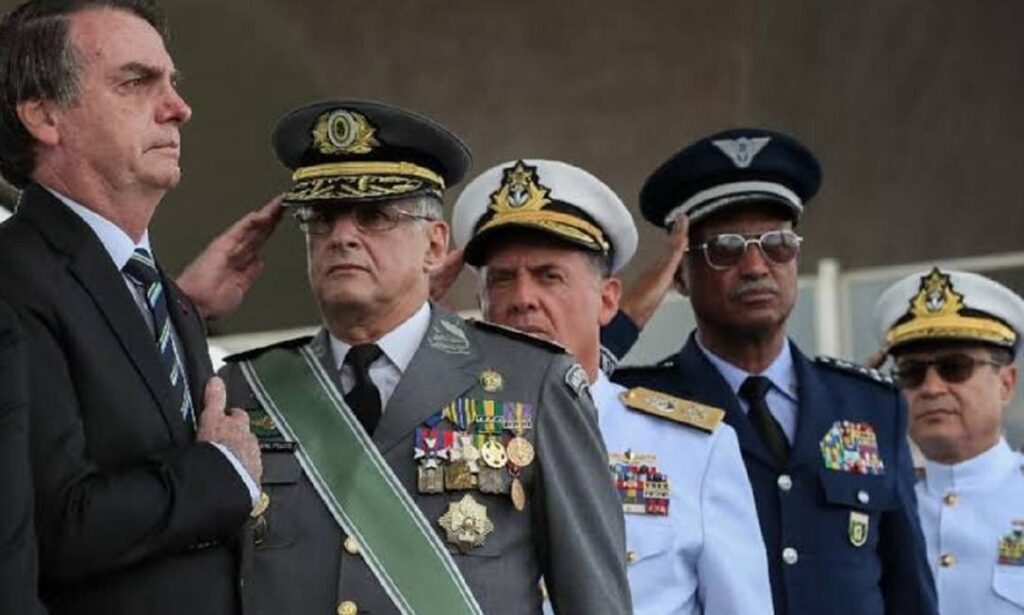 Comandantes militares fazem continência a Bolsonaro (Marcos Corrêa/PR)