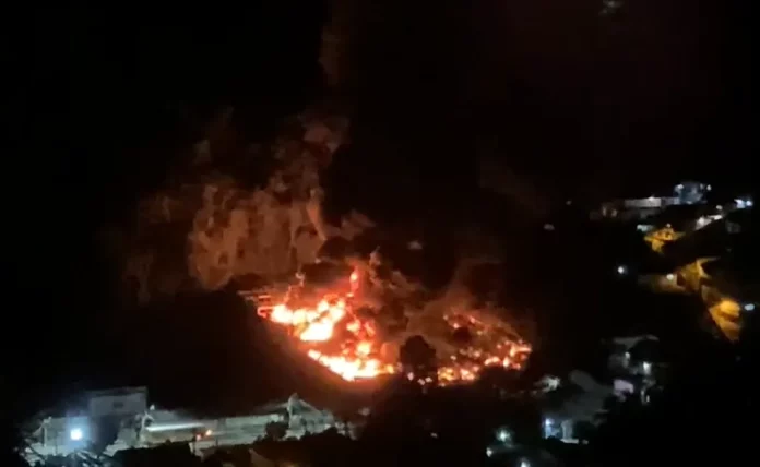 Incêndio atinge garagem de ônibus em Petrópolis - Foto: Redes sociais
