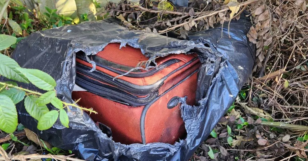 Corpo estava dentro de mala envolvida em saco plástico - Foto: Tatiane Staniski