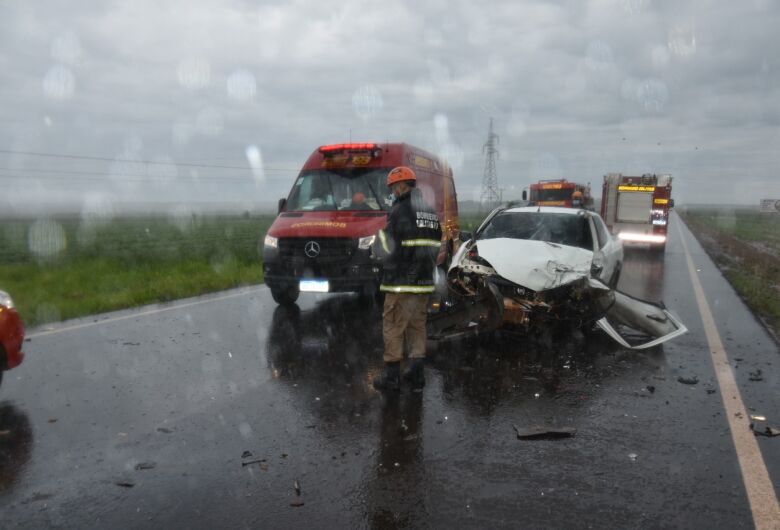 Um dos veículos envolvidos no acidente - Crédito: Robertinho/Maracaju Speed