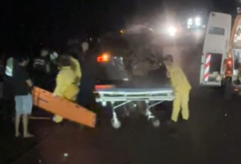 Corpo de bombeiros, durante resgate das vítimas - Crédito: (Reprodução, redes sociais)