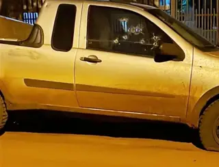 Pistoleiros executam homem dentro de carro na região de fronteira