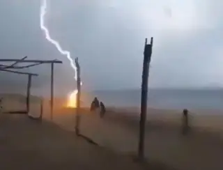 Duas pessoas morrem após serem atingidas por raio em praia do México