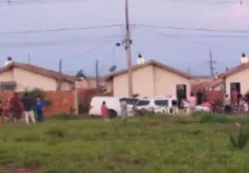 Pistoleiros executam homem enquanto construía muro de casa na fronteira