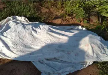 Jovem é encontrada morta com ferimentos pelo corpo e sem roupa na fronteira