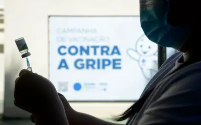 Rio de Janeiro vacina grupos prioritários de 30 a 39 anos contra gripe