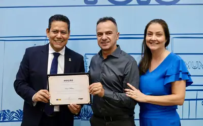 Vereador Clodoilson Pires homenageia a empresa Xitão Motos