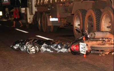 Tragédia : motociclista perde a vida ao atingir carreta com soja na BR-262 em MS